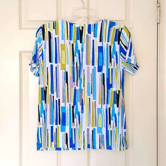 Stretchable Short Sleeve Blouse with multi color patterns on jacquard fabric. - Picture 2 of 4